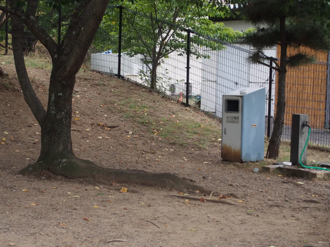 岸和田SA上り ペット用ゴミ箱と水飲み場