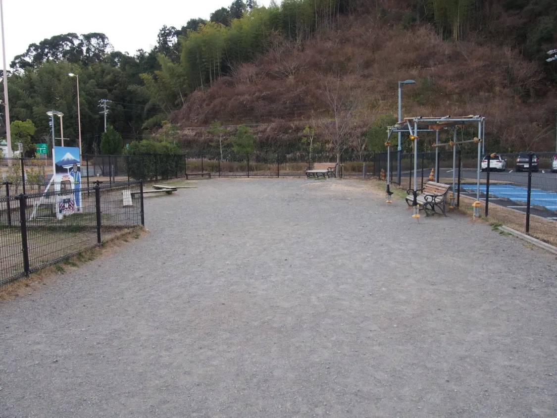 静岡SA上り ドッグラン内