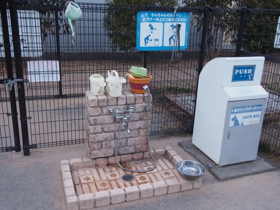 静岡SA上り 水飲み場と犬用ゴミ箱